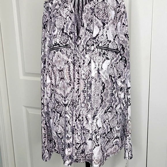 Internation Concepts INC Women's Black and White Snake Print Top Size XXL NWT - Picture 9 of 11